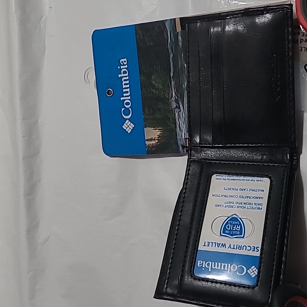 Columbia Men's RFID Traveler Wallet - Picture 2 of 9